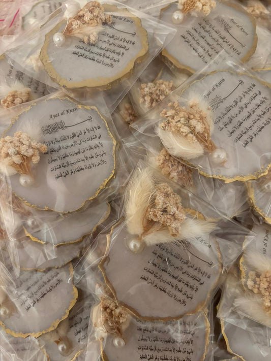 Bespoke Handcrafted Epoxy Resin Magnet - Personalized Keepsake with Dried Flowers & Pearl